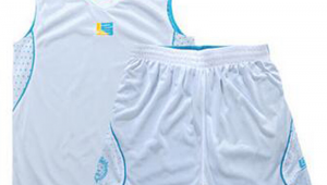 夏天男生穿足球服好看吗？魅力与清凉能否兼得？