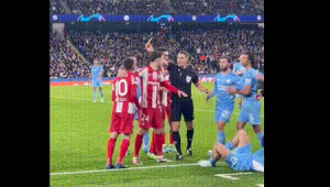 实况足球里爆发冲突吗？赛场风云下的激情碰撞与潜在危机