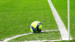 足球死球时能手抛踢吗