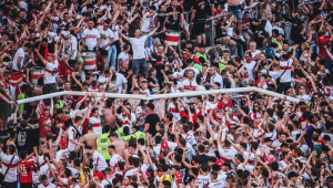 国外足球氛围真的令人羡慕？深度剖析其背后的魅力与真相