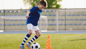 足球技术练习：不用球能行吗？