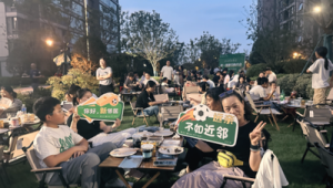 有在从事足球类工作的人吗？