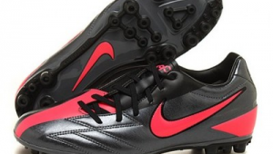 男生穿足球鞋适合散步吗？探究其在日常漫步中的表现与体验