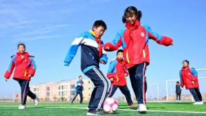 学校足球队孩子是否需自行购买足球