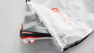 ub23可以踢足球吗