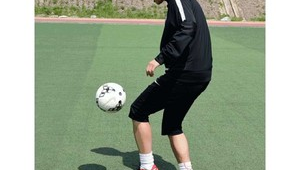 只能跟踢足球谈恋爱吗?探寻别样情感与足球碰撞出的火花