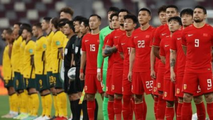 大雨中踢足球，对身体究竟有无伤害？