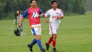 大学毕业还会踢足球吗?那些关于足球与毕业的青春疑问