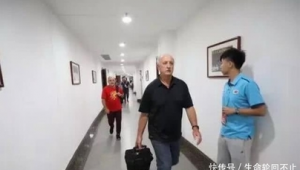 教练在家指挥足球是否违法，背后真相引人深思