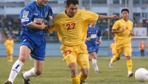 踢足球时是否会把人撞到?碰撞背后的足球运动真相