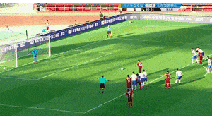 足球犯规后进球是否有效？规则解读与争议探讨