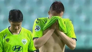 足球犯规掐裆算犯规吗