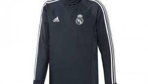 足球球衣搭外套好看吗？时尚搭配引发的穿搭疑问