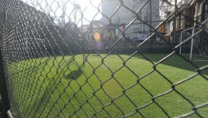 足球场外围能否清晰看到场内足球？答案在这里揭晓