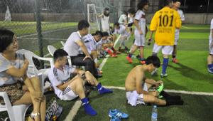 足球比赛是否设有中场休息时间，你知道吗？