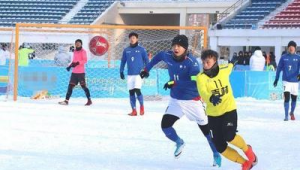 欧洲冬天踢足球,难道不怕冷?背后原因你知道吗