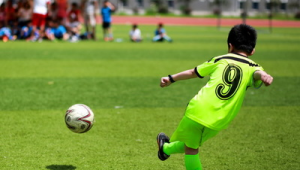 足球U14能踢全场吗？解析年龄与赛事规则适配情况