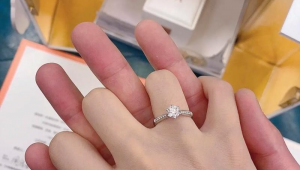 足球旁边就是dr钻戒吗？探寻二者相邻背后的奇妙关联