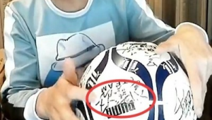 国足签名足球现在值钱么