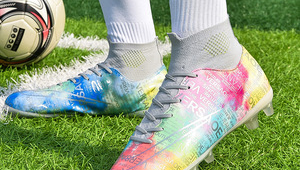 大学选修足球，是否有必要购买足球鞋？