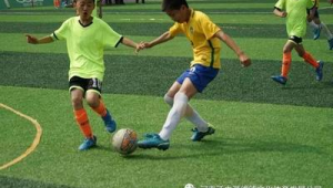 电视能玩踢足球游戏吗?探索电视上的足球游戏体验