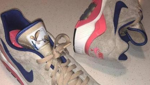 深蓝色足球衣推荐搭配哪款球鞋