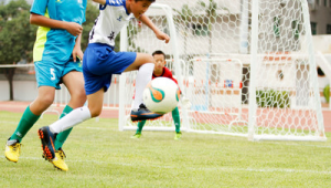 14岁踢足球合适吗？年龄与足球之路的抉择探讨