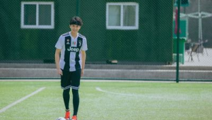 踢足球的都是演员吗