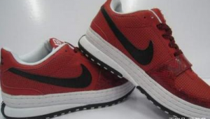 足球鞋不洗能穿吗？关乎健康与性能的疑问