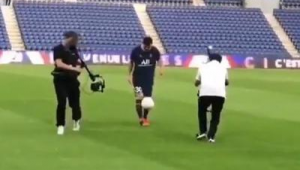 踢足球踢到胸腔有事吗