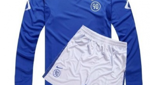 耐克足球衣冬天能穿吗？保暖性与实用性的冬季考量