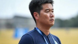 足球教练不是摆设吗？为何关键时刻决策难显成效引质疑