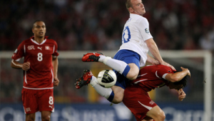 足球起跳骑人是否犯规：规则解读与赛场争议探讨