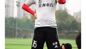 39岁女人：足球之梦，年龄岂能阻挡逐风奔跑的脚步？