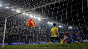 足球比赛把门堵着算犯规吗?规则解读与实际判罚分析