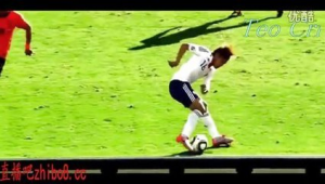 足球假动作倒脚是否犯规：规则解读与赛场争议探讨