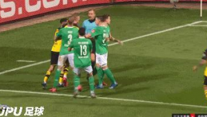 足球禁区内推搡是否判点球，规则解读与争议探讨