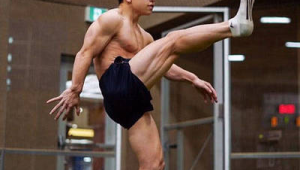 高中踢足球会练出肌肉吗？探究足球运动对高中生身体的影响