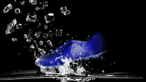 足球鞋踢球不会痛吗？探究其背后的原理与奥秘