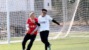 看足球会耽误上班？这些巧妙安排让热爱与工作两不误