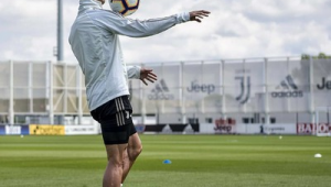 C罗足球鞋选购指南：哪双才是助你驰骋绿茵的最佳之选