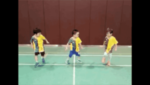 足球教练使用绳梯是否犯规引关注