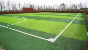 足球场里有春夏秋冬吗？探寻绿茵场上的别样四季风情