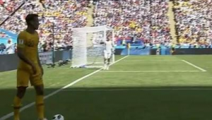 足球比赛足球被踢爆,是设计的吗?