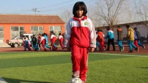 女生从小踢足球是否正常?探究背后的真相与意义