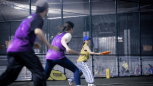 足球场能玩飞盘么?探讨飞盘在足球场的可行性