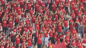 今晚有没有足球赛吗？球迷翘首盼绿茵激战