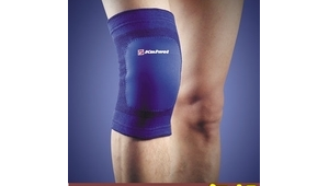 女生踢足球能带德国护膝吗