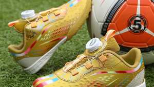 黄金切尔西：是潮流玩物还是正统足球鞋？