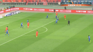 足球在禁区究竟可不可以踢球？规则解读与争议探讨